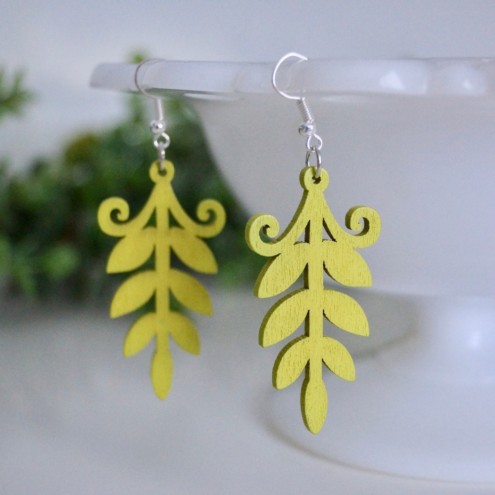 NWT Laser Cut Wooden Earrings Green Leaves